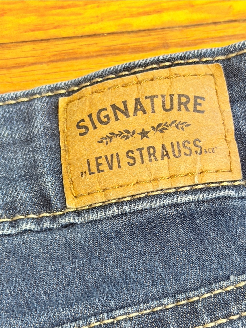 Levi Strauss Signature Mid Rise Denim Shorts Women’s size 14 W32 - Picture 7 of 7